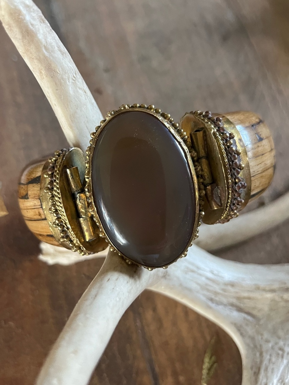 Gold-Tone Bracelet with Brown Agate Center
